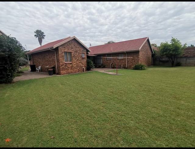 4 BEDROOM HOUSE FOR SALE IN VANDERBIJLPARK SE 3